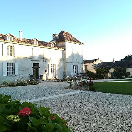 Hotel Domaine De Montboulard Soyaux Exterior foto