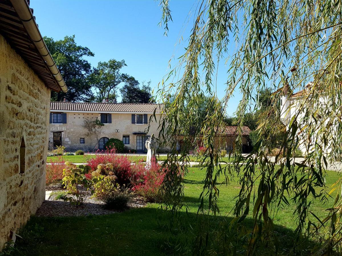 Hotel Domaine De Montboulard Soyaux Exterior foto