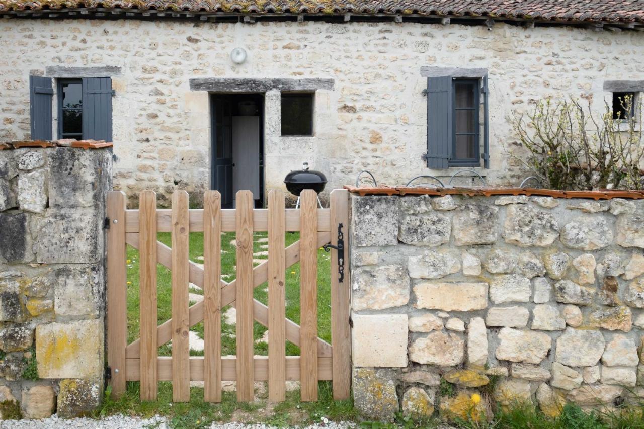 Hotel Domaine De Montboulard Soyaux Exterior foto