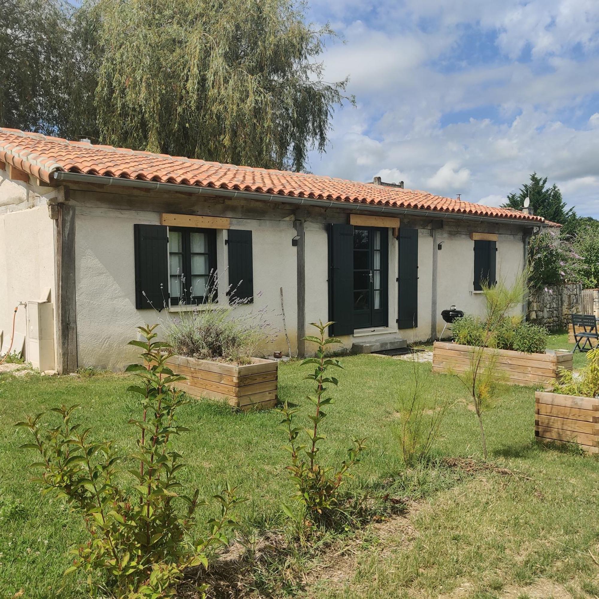 Hotel Domaine De Montboulard Soyaux Exterior foto
