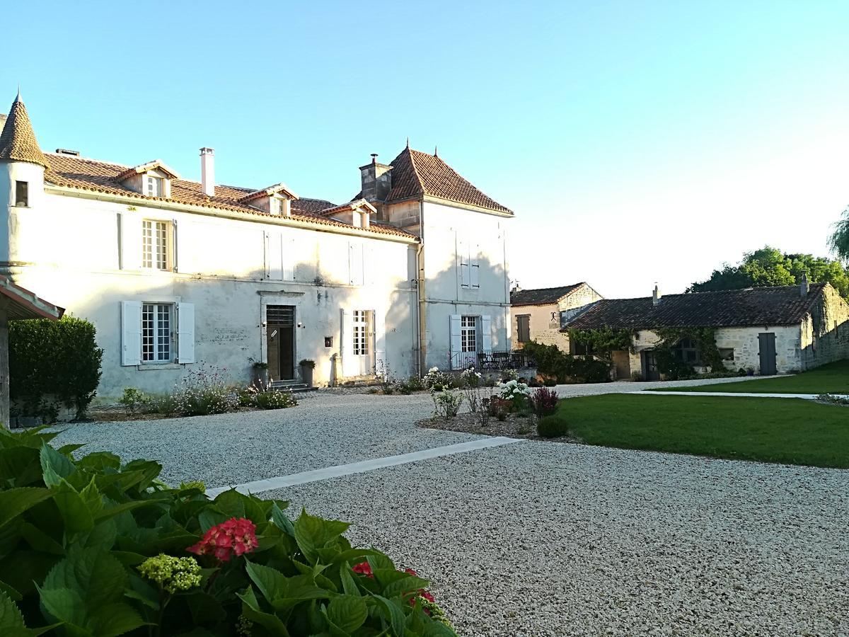 Hotel Domaine De Montboulard Soyaux Exterior foto